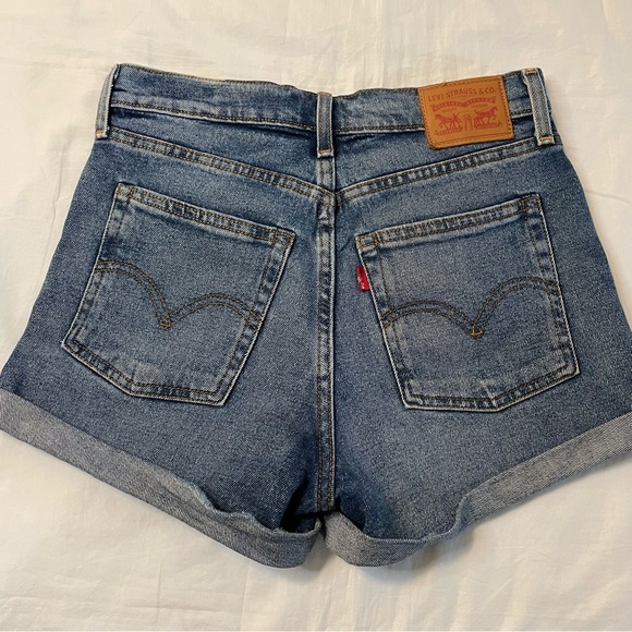 Levi’s High Waisted Denim Shorts - Picture 2 of 7